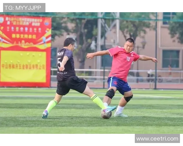 足球硝烟中的激情与荣耀探寻绿茵场上那些难忘的瞬间与传奇故事 足球硝烟中的激情与荣耀探寻绿茵场上那些难忘的瞬间与传奇故事